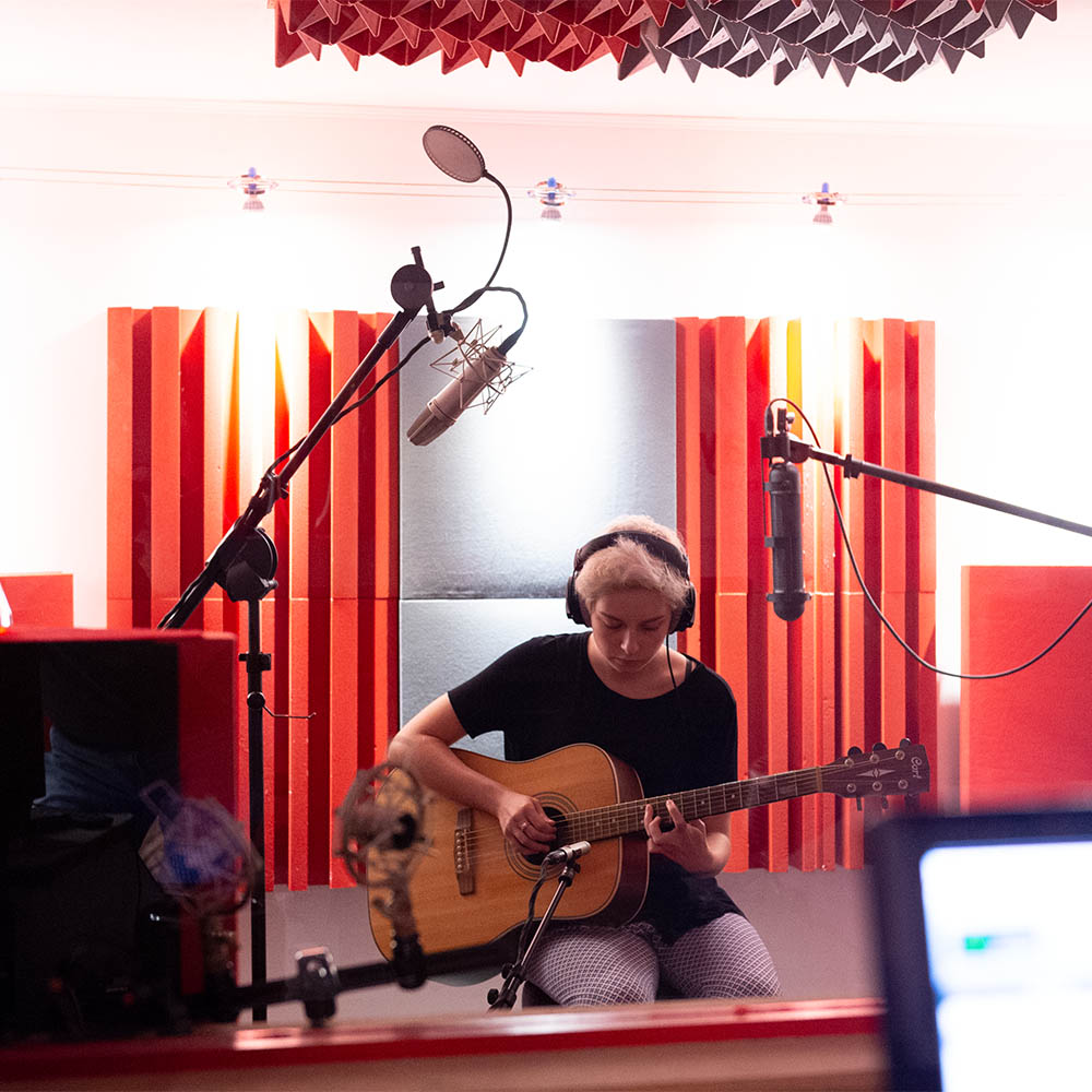 Ines Lichtert at SoundReplay recording studio
